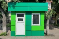 В Курском сквере появился ларёк с полками для табачной продукции