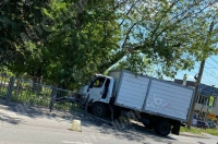 В Курске грузовик столкнулся с маршруткой: есть пострадавший