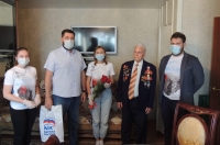 В Курской области ветеранам подарили кнопочные телефоны