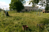 Курянка пожаловалась на детскую площадку возле сельсовета