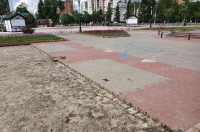 В аукционе на укладку плитки на Театральной площади Курска участвовала одна фирма