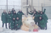 В курской колонии осужденные создали символа года из снега