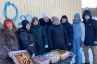 Курские волонтёры продолжают кормить бездомных несмотря на сильные морозы