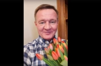 Губернатор Роман Старовойт поздравил курянок с 8 марта