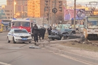 В Курске иномарка снесла столб