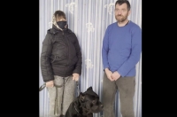 «Не отдавайте нас в их лапы!» В Курской области женщина с собакой скрывается от ветеринаров, которые хотят усыпить животное