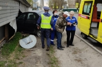 В Ж/Д округе Курска автомобиль врезался в забор