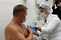 Курский губернатор сделал прививку от гриппа