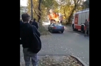 Очевидцы сняли на видео, как горит экскаватор на Конорева в Курске