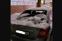Автолюбитель пытается получить с ОКУ «Курскавтодор» компенсацию за разбитую ледяной глыбой машину