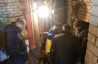 В Курске представители мэрии обсудили ремонт канализации в доме по проспекте Дружбы, 19В