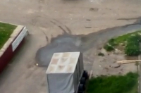 Куряне снова жалуются на фекальный ручей на проспекте Дружбы, 19а