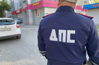 В Курской области на трассе «Фольксваген Пассат» съехал в кювет и врезался в дерево