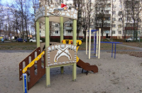 В Курске на ул.Хуторская установили детскую площадку