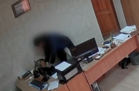 45-летний курянин ограбил офисных работников во время перекура
