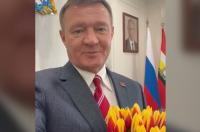 Губернатор Роман Старовойт поздравил курянок с 8 марта