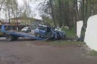 В Курске водитель уходил от погони ДПС, врезался в бетонный забор и погиб