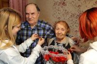 Курские волонтеры отряда «БИБЛИОдобро» посетили ветеранов труда и детей войны