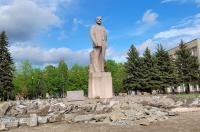 В Железногорске благоустраивают площадь перед памятником Ленину