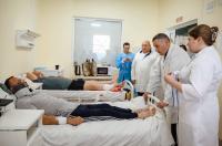 Александр Хинштейн навестил курян, пострадавших от ночной атаки ВСУ