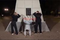Полиция нашла подростков, которые танцевали на мемориале в Обояни Курской области