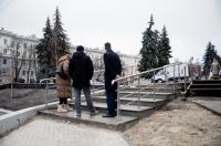 В Курске в сквере возле ТЦ «Куряночка» переделают лестницу