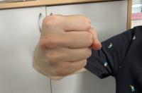 23-летний курянин заплатил 250 тысяч рублей коллеге, которому выбил зубы