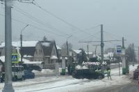 В Курске на улице Фрунзе автомобиль врезался в опору