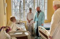 Евгений Маслов навестил в курской больнице пострадавших от отравления угарным газом