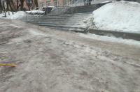 Жители Курска жалуются на непроходимый гололёд