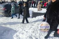 Куряне паркуют свои авто прямо на ступенях памятника