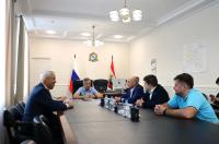Александр Чепик договорился с Клиникой Рошаля о поддержке детской медицины в Курске