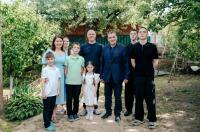 Александр Хинштейн накануне 1 июня посетил курскую многодетную семью