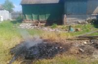 В Обояни женщина едва не спалила свой дом, разведя костер