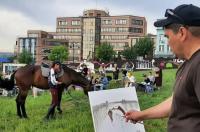 Пленэр на Полугоре в Курске художники посвятили вороному коню