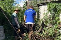 В Тимском районе молодогвардейцы навели порядок у дома матери участника СВО